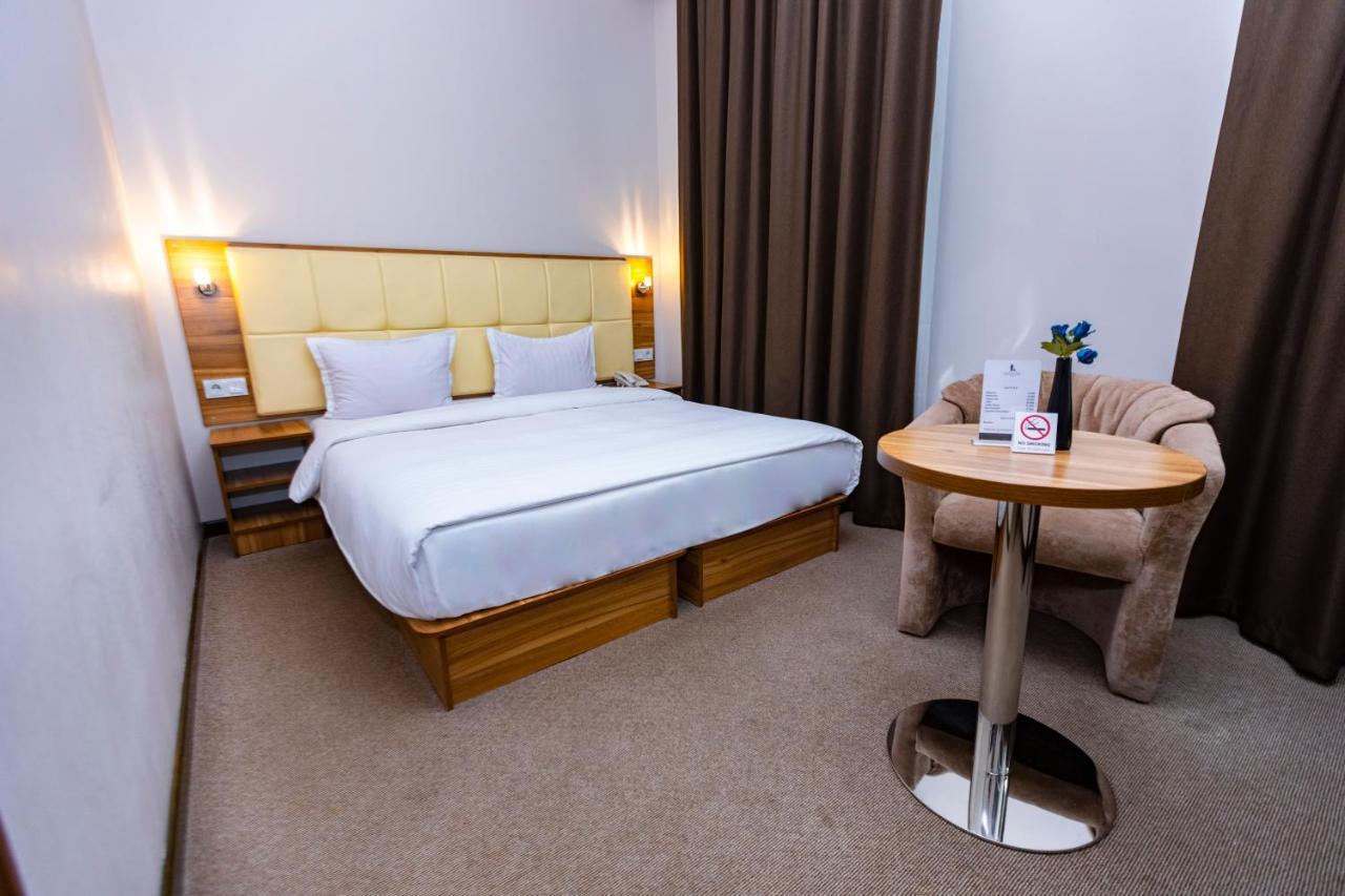 Sayyoh Hotel Ташкент Екстериор снимка